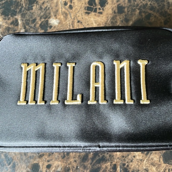 NEW! Milani Black and Gold Cosmetics Makeup Travel Bag - Picture 3 of 13